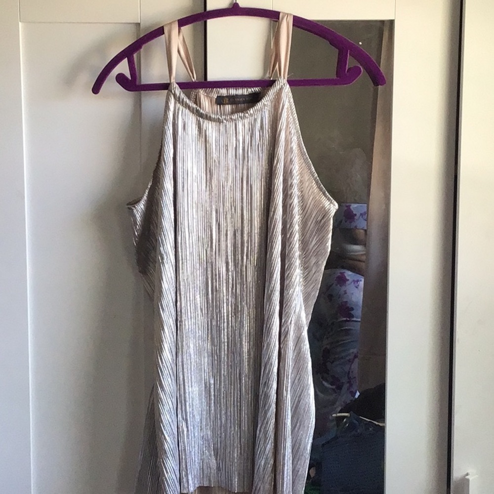Adorable slinky top